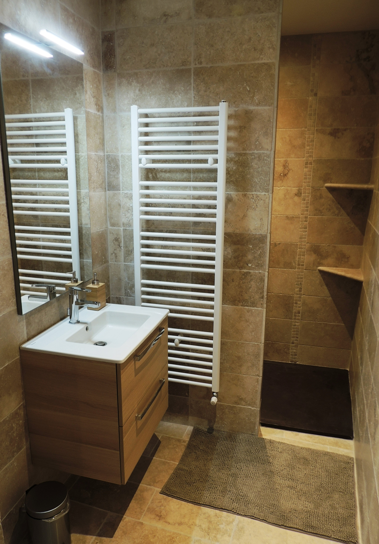 Image_10, Ferme, Faucon, ref :721