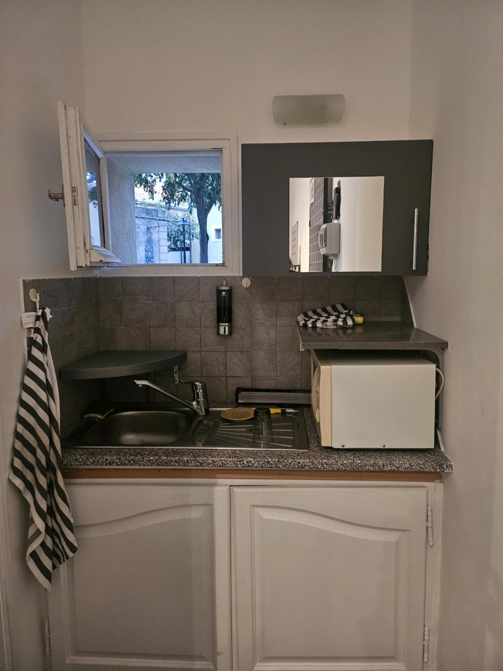 Image_6, Local commercial, Camaret-sur-Aigues, ref :YC0001